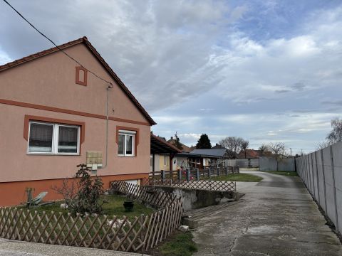 Eladó Ház 9222 Hegyeshalom , Damjanich utca környéke