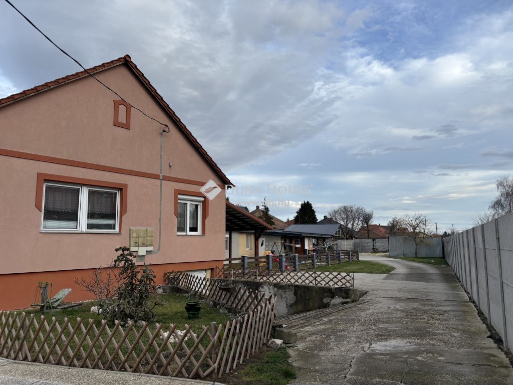 9222 Hegyeshalom , Damjanich utca környéke — 1/18