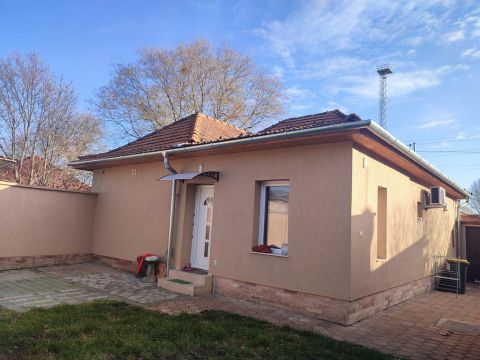 Eladó Ház 6000 Kecskemét , Belváros peremén