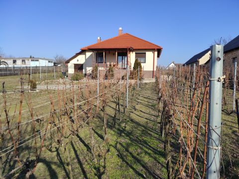 Eladó Ház 8431 Bakonyszentlászló 
