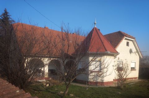 Eladó Ház 6328 Dunapataj , napfényes családi ház