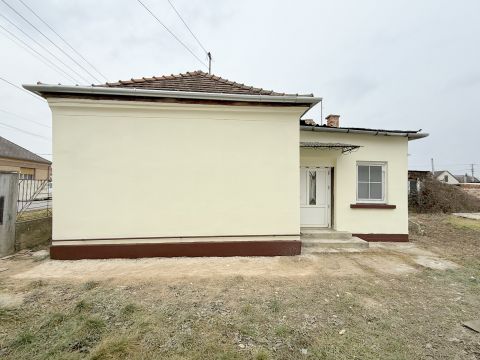 Eladó Ház 9900 Körmend Vasúton túli részen, csendes utcában