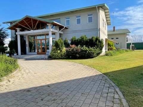 Kiadó Ipari 6000 Kecskemét , Főút mellett ipari csarnok irodákkal, BŐVÍTHETŐ