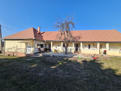 Eladó Ház 2454 Iváncsa 