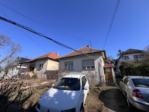 Eladó Ház 1164 Budapest 16. kerület Cinkotán, 903 nm-es beépíthető telken fekvő családi ház
