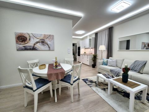 Eladó Lakás 1072 Budapest 7. kerület , 3 szobás felújított,emeleti gyöngyszem a 7.kerületben eladó!