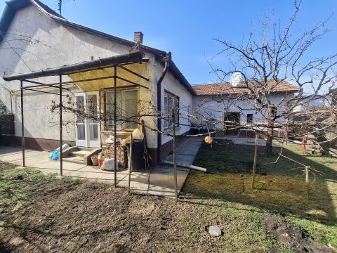 Eladó Ház 6100 Kiskunfélegyháza , Családi ház a Kossuthvárosban 534 m2-es portával