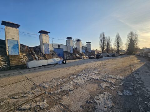Eladó Ipari 7623 Pécs , KÍVLÓ BEFEKTETÉS - PÉCS KÖZPONTI RÉSZÉN IPARI INGATLAN ELADÓ
