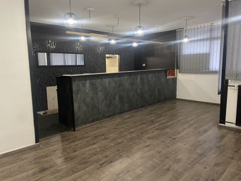 Eladó Üzlethelyiség 6500 Baja Vállalkozók figyelmébe, a Sugovica partjától 200 méterre! 
