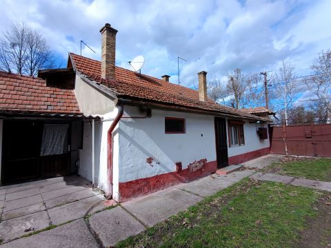 Eladó Ház 2700 Cegléd , Cegléden Kresz Park mellett 83nm-es 3szoba+nappalis ház 