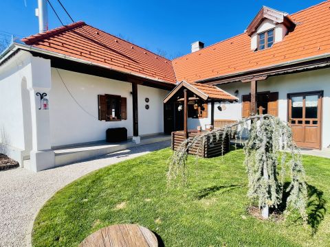 Eladó Ház 8089 Vértesacsa Ékszerdoboz a Dunántúli-középhegységben
