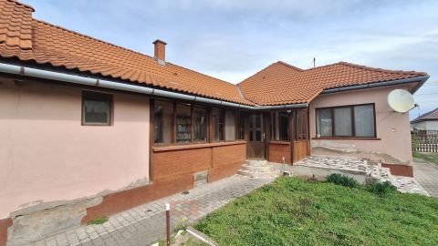 Eladó Ház 7000 Sárbogárd 