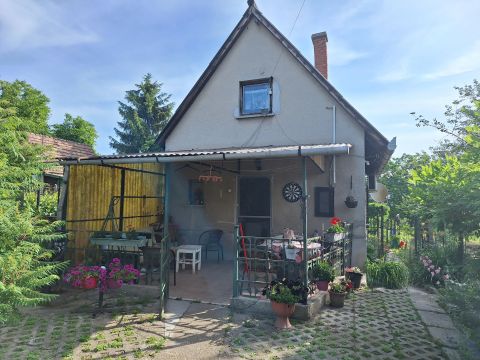 Eladó Ház 2837 Vértesszőlős 