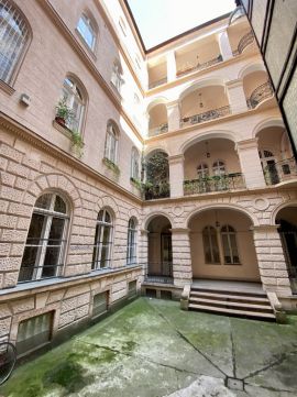 Eladó Lakás 1065 Budapest 6. kerület , Két lakásra osztható ingatlan