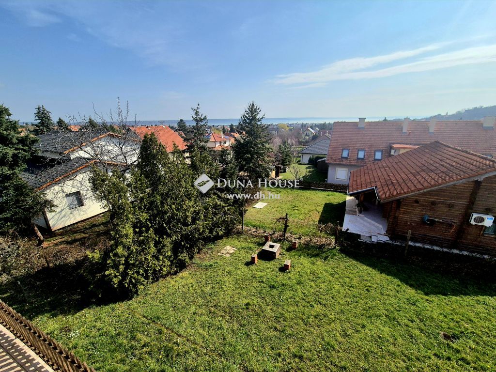 8220 Balatonalmádi , Örök panoráma a Balatonra! — 1/24