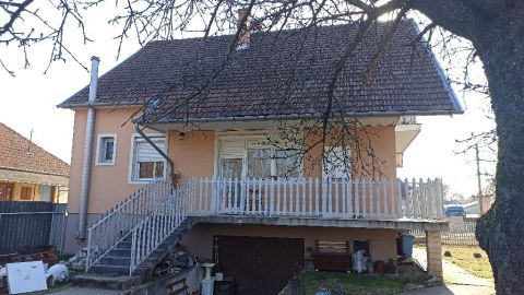 Eladó Ház 5126 Jászfényszaru , 5126 Jászfényszaru, Csendes, jó