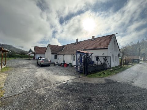 Eladó Üzlethelyiség 7333 Kárász 