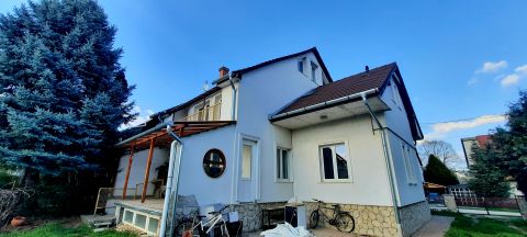 Eladó Ház 8096 Sukoró Hangulatos, szép utcában, kültéri medencével, infraszaunával