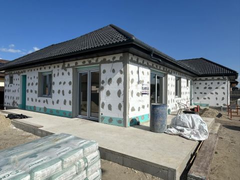 Eladó Ház 2730 Albertirsa Vasútállomáshoz közel 