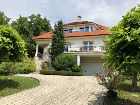Eladó Ház 2500 Esztergom 