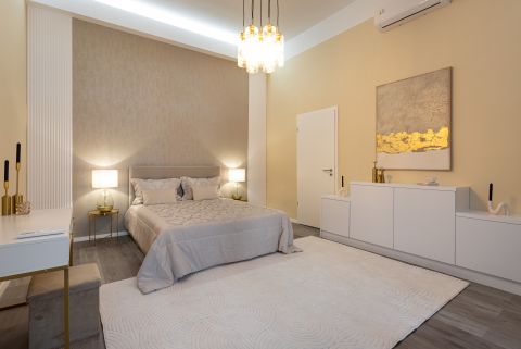 Eladó Lakás 1067 Budapest 6. kerület , ANDRÁSSY ÚT KÖZPONTI RÉSZÉN,ERKÉLYES SZÉPEN FELÚJÍTOTT LAKÁS