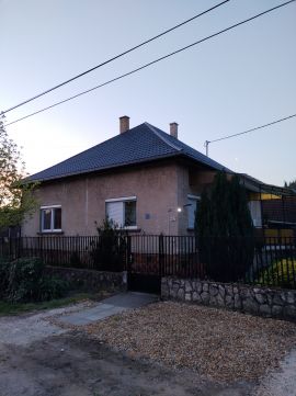 Eladó Ház 2200 Monor , orvosi rendelő