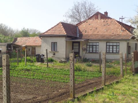 Eladó Ház 8000 Székesfehérvár , Kisfalud