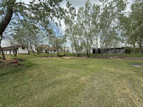 Eladó Ház 6097 Kunadacs , Tanya 0,8 ha területtel, további 2,5 ha terület vásárolható