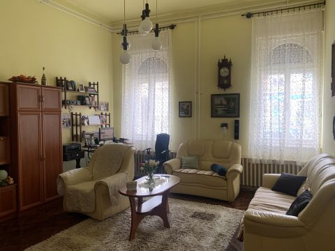 Eladó Lakás 7130 Tolna központi helyén