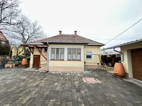 Kiadó Ház 6000 Kecskemét , Kiadó családiház Kecskemét Hunyadi város kedvelt részén 