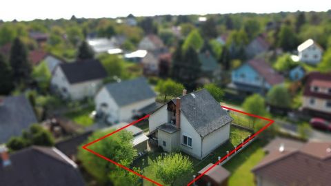 Eladó Ház 8172 Balatonakarattya , 8172 Balatonakarattya, Ságvári utca