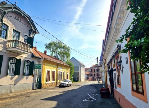 Eladó Lakás 8360 Keszthely , belváros, frekventált hely a sétálóutcánál