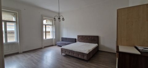 Eladó Lakás 1073 Budapest 7. kerület DOB UTCÁNÁL FELÚJÍTOTT 4. EM-I POLGÁRI LAKÁS SZÉP HÁZBAN