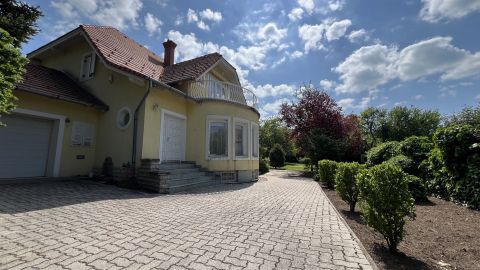 Eladó Ház 8229 Csopak Partközeli ház Csopakon