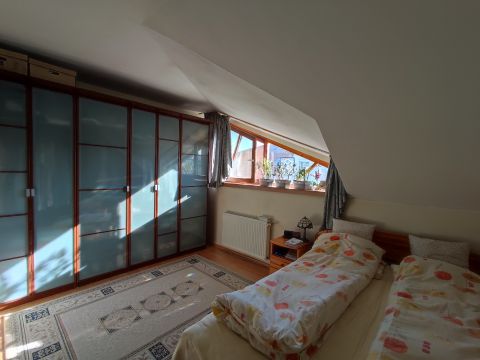Eladó Lakás 1182 Budapest 18. kerület 90 nm-es újszerű szigetelt lakás kerttel, kocsibeállóval