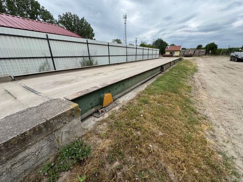 Eladó Ipari 6031 Szentkirály AUTÓPÁLYA MELLETT GABONA TISZTÍTÓ TÁROLÓ SZÁRÍTÓ TELEP ELADÓ