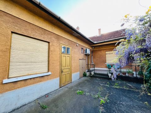 Eladó Ház 1215 Budapest 21. kerület Azonnal birtokba vehető családi ház, frekventált helyen!