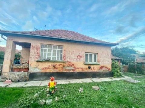 Eladó Ház 5130 Jászapáti , 5130 Jászapáti, központhoz közeli