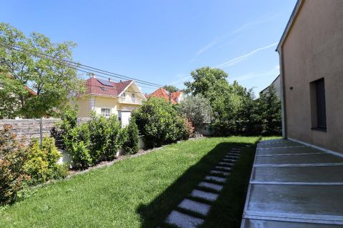 Eladó Lakás 1039 Budapest 3. kerület , 1039 Budapest 3, Királyok útja