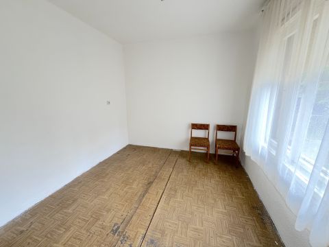 Eladó Ház 1204 Budapest 20. kerület Mátyás király tér mellett 39 nm-es, közepes állapotú házrész