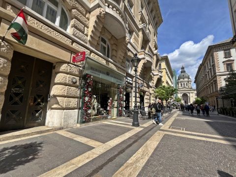 Kiadó Lakás 1051 Budapest 5. kerület Bazilika közelében irodai és lakáscélra is kiváló
