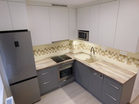 Kiadó Lakás 6000 Kecskemét , Liftes, új lakás gépkocsibeállóval minimális rezsivel KIADÓ