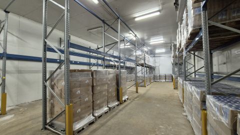 Eladó Ipari 6000 Kecskemét , 2614nm iroda, raktár, hűtőház, 5694nm ipari telken.