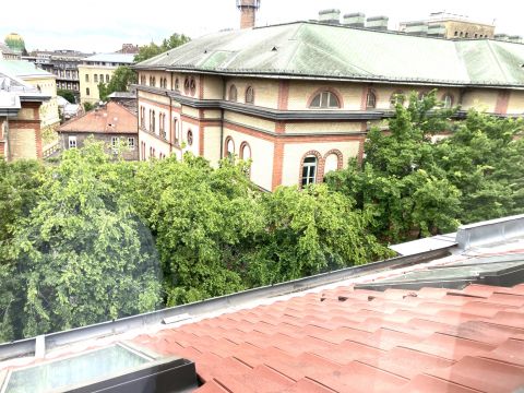 Eladó Lakás 1082 Budapest 8. kerület , DUPLEX LAKÁS PLUSZ EGY JOLLY 