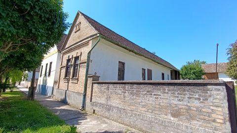 Eladó Ház 7783 Majs A falu központjában