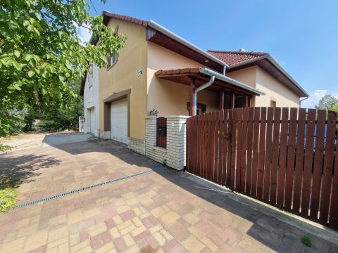 Eladó Ház 6500 Baja , Katonaváros, Szegedi út közelében