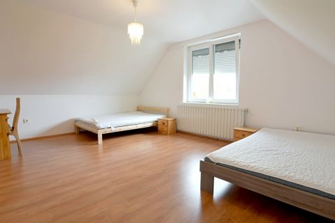 Kiadó Ház 6000 Kecskemét Kecskeméten kiadó nappali + 4 szobás ház munkásszállásnak is