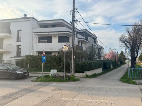 Kiadó Lakás 8000 Székesfehérvár , Park Villa Társasházban kiadó egy első emeleti lakás!