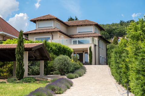 Eladó Ház 8313 Balatongyörök , Minőség, letisztult elegancia, elvehetetlen örök Balatoni panoráma