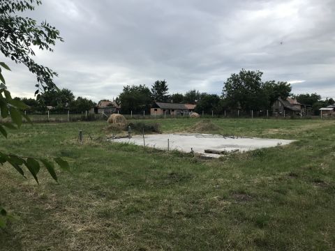 Eladó Telek 2456 Besnyő Csendes helyen